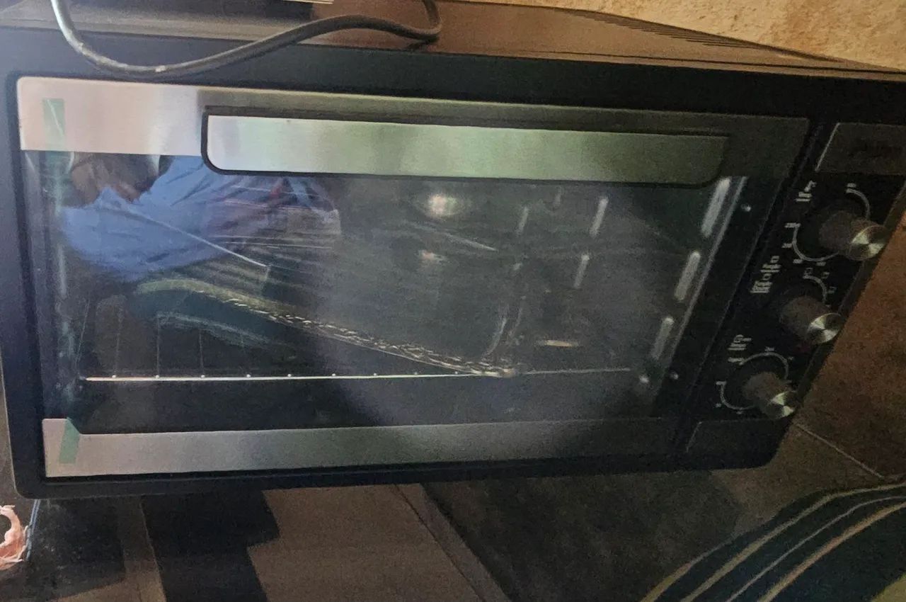 Vendo um forno elétrico 220v.  - Foto 2