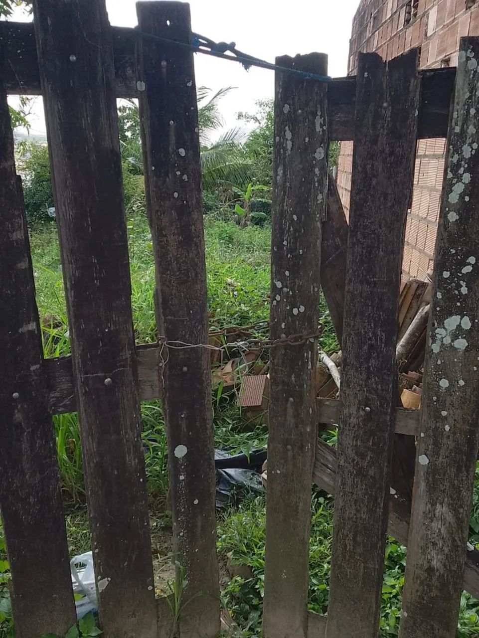 Vendo um terreno  no rosa de maio 