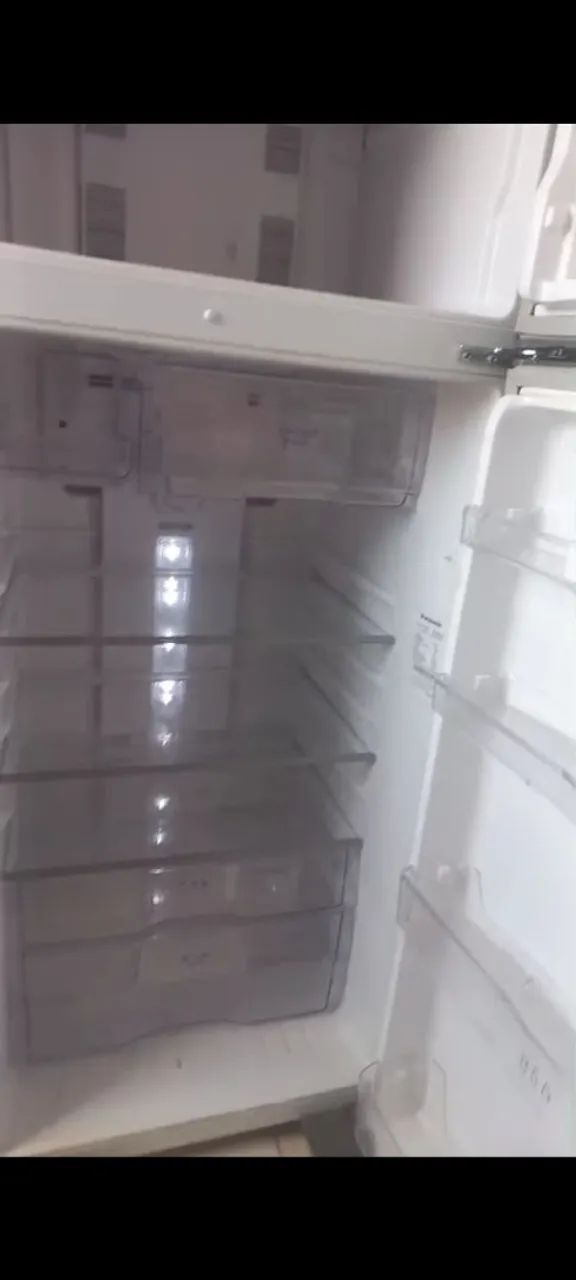 Vendo geladeira Panasonic - Foto 4
