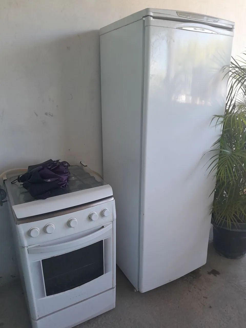Fogão e geladeira e gás seco
