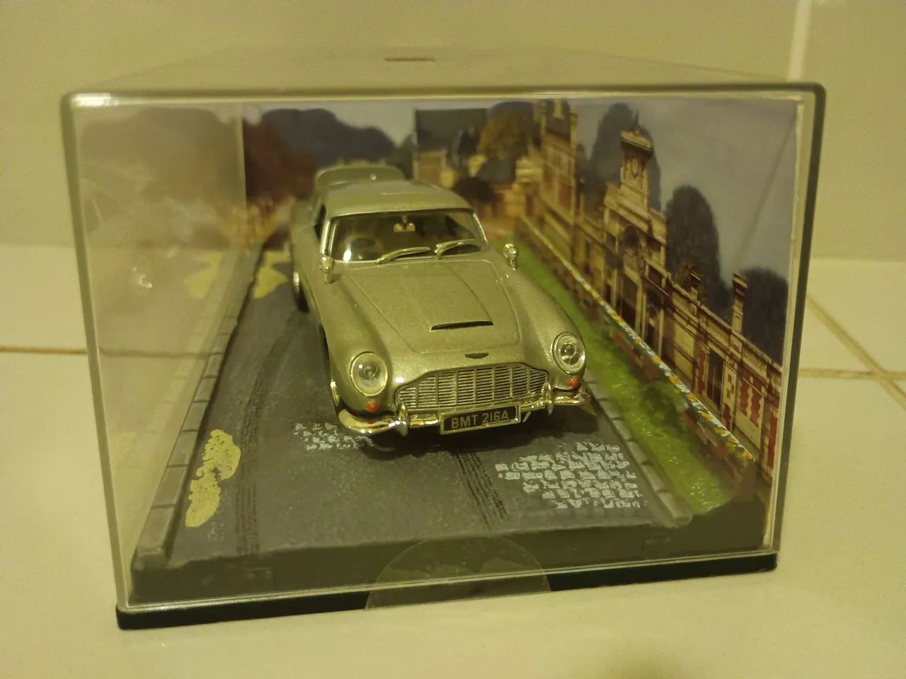 Miniatura aston martin db5 thunderball james bond 007 1:43 - Foto 2
