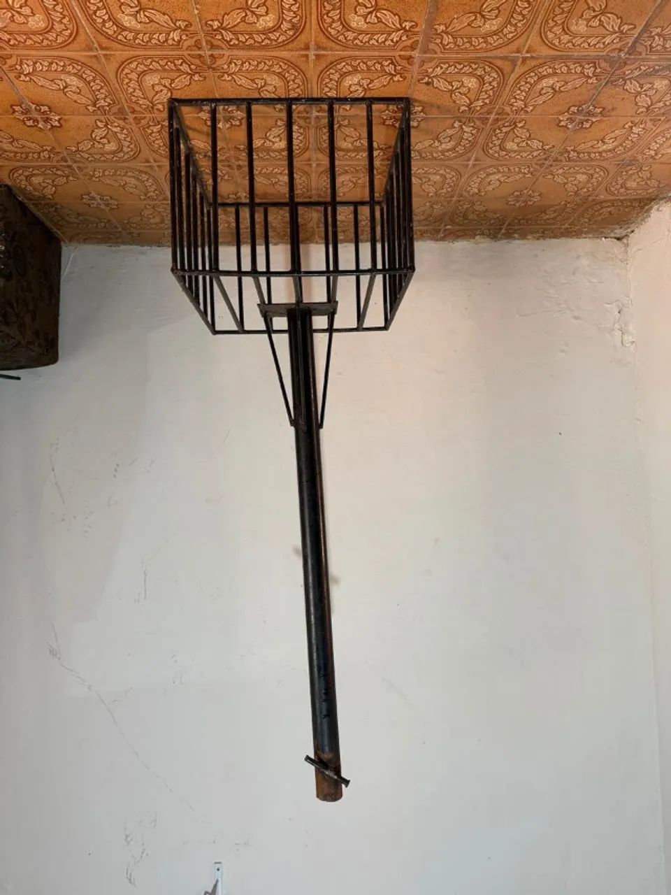 Lixeira de ferro maciço