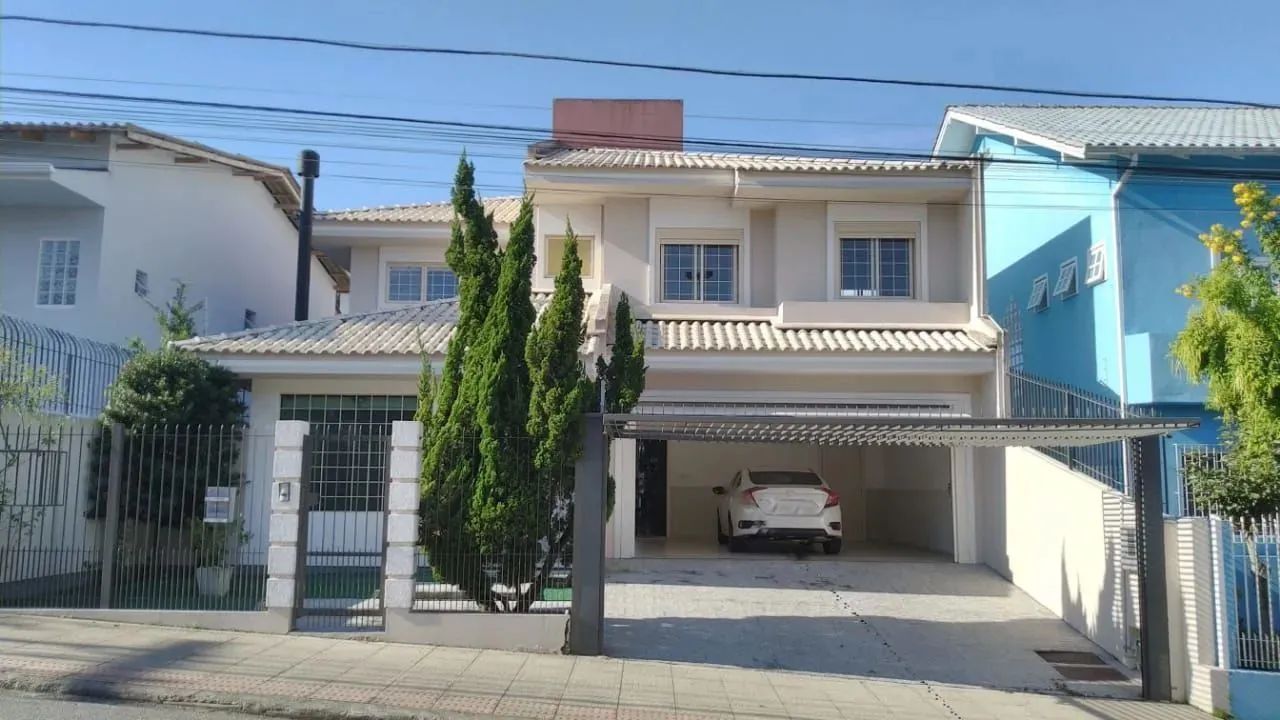 Casa com 5 Dormitórios - Coqueiros - Foto 2