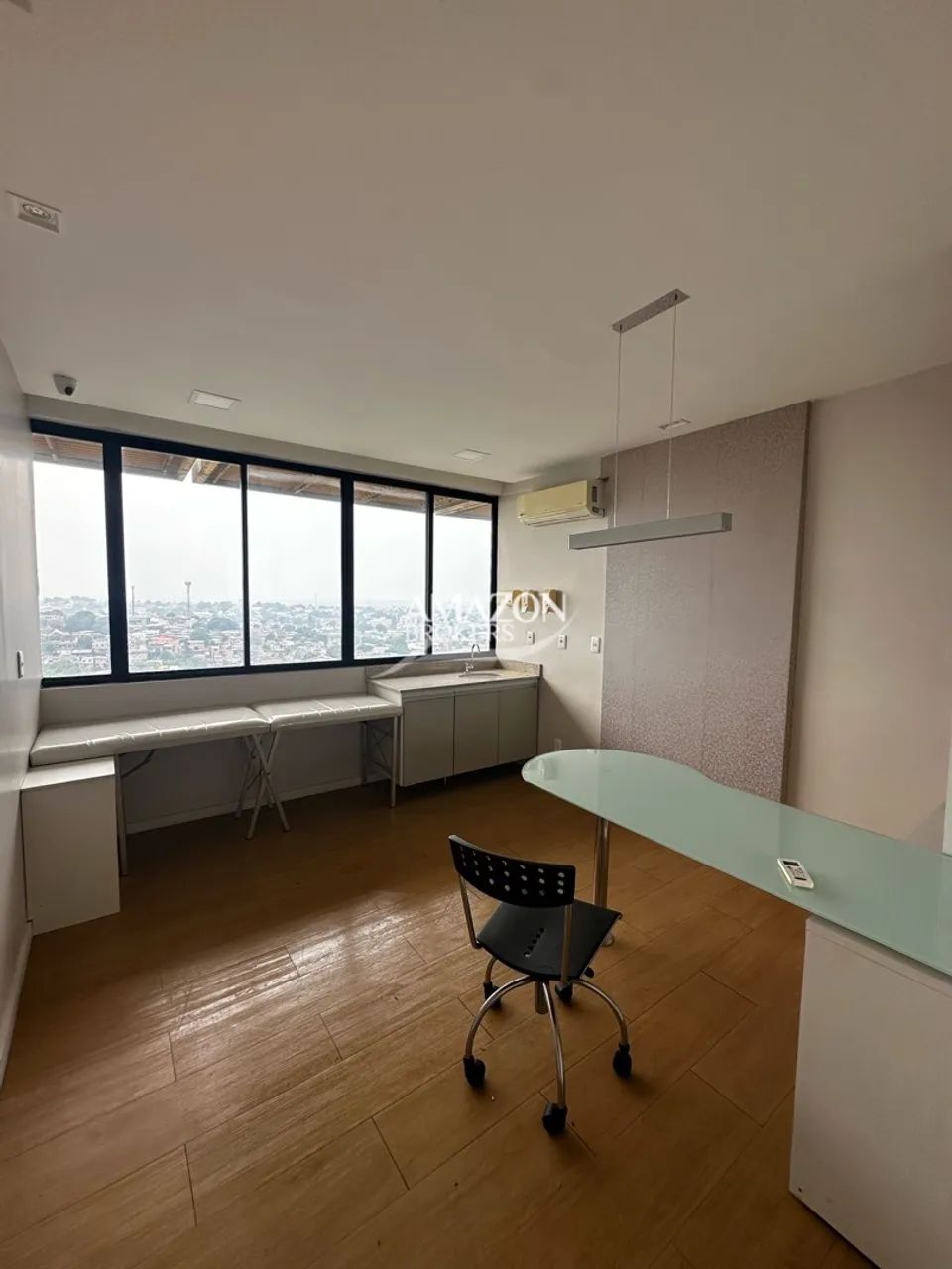 Sala comercial de 30m2 no Edifício Atrium, São Francisco, disponível para venda: