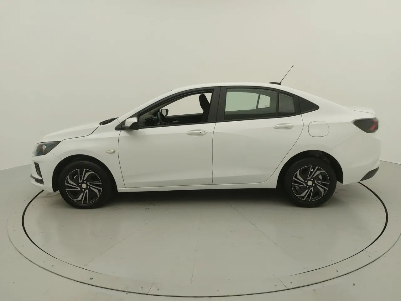 Chevrolet Onix Activ 1.4 8V Flex Aut. 4P, foto 2 de 18