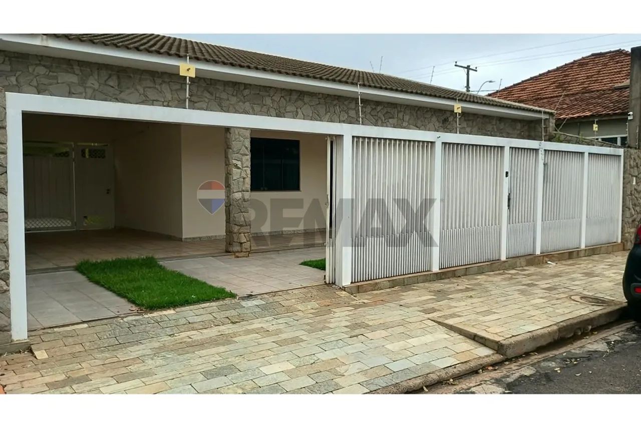 "Casa no Centro de Promissão"