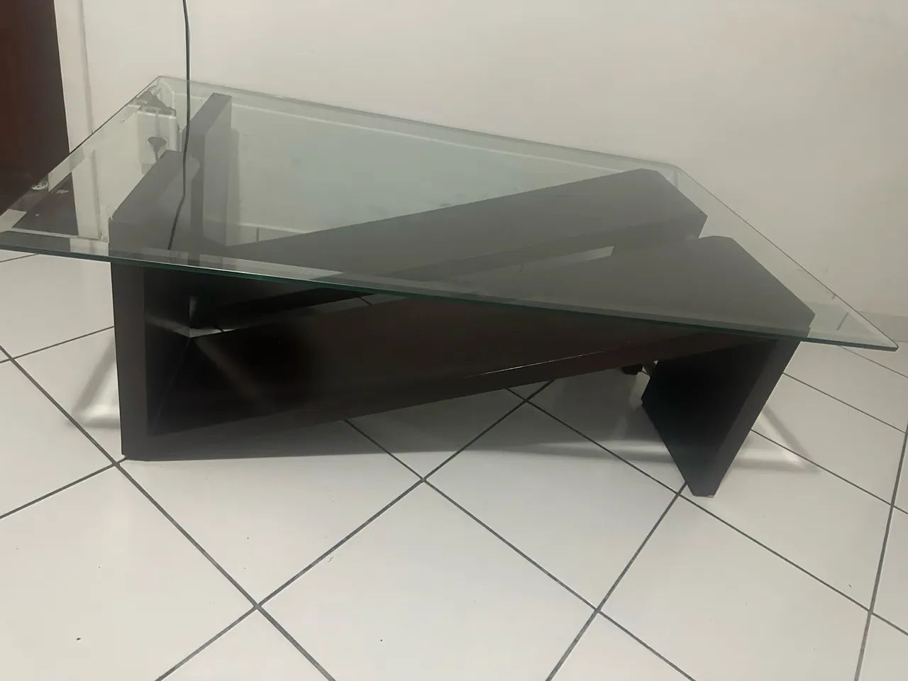 Mesa com tampo de vidro 