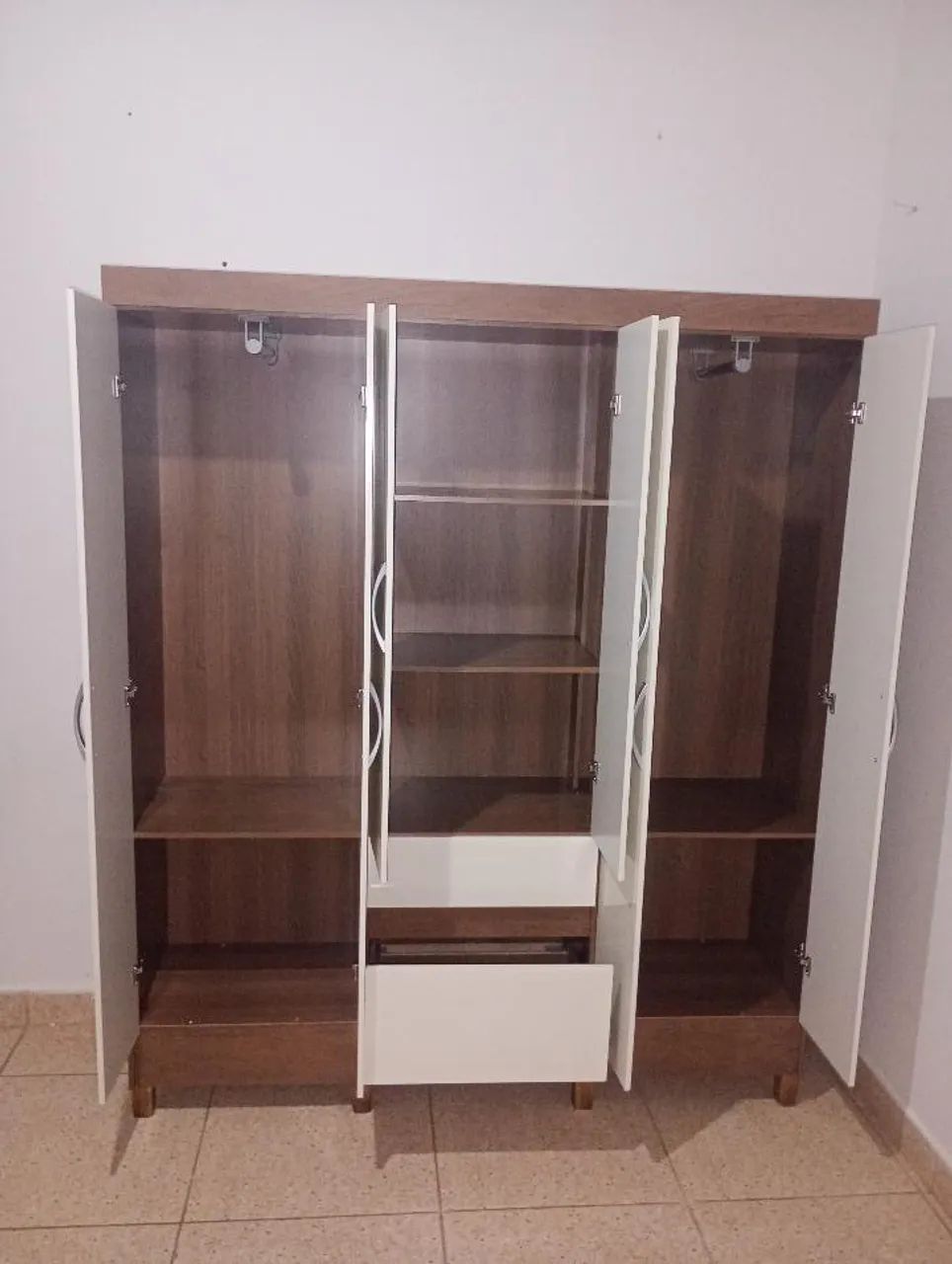 Vende-se guarda roupa casal