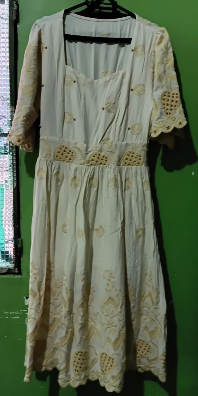 Vestido bordado bege, M
