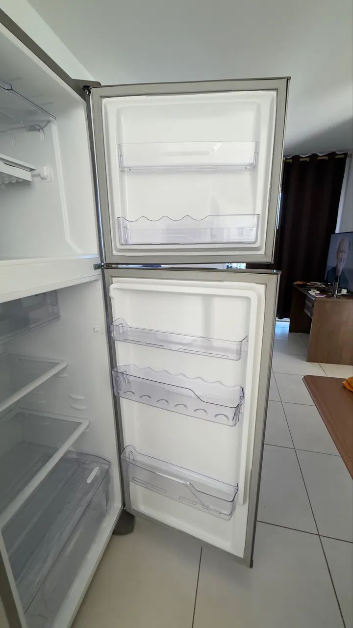 Geladeira Eletrolux 371 l 220v  - Foto 4