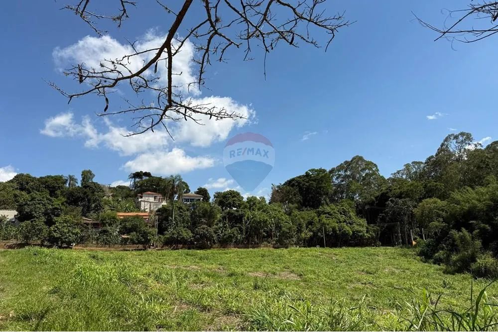 Lote com 1.000 m² e topografia privilegiada à venda em Tuiuti!