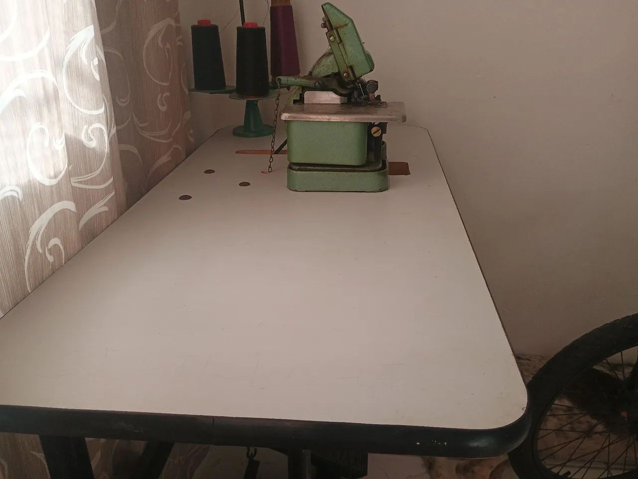 Máquina de costura semi overlock Singer boa funcionando perfeitamente  - Foto 2