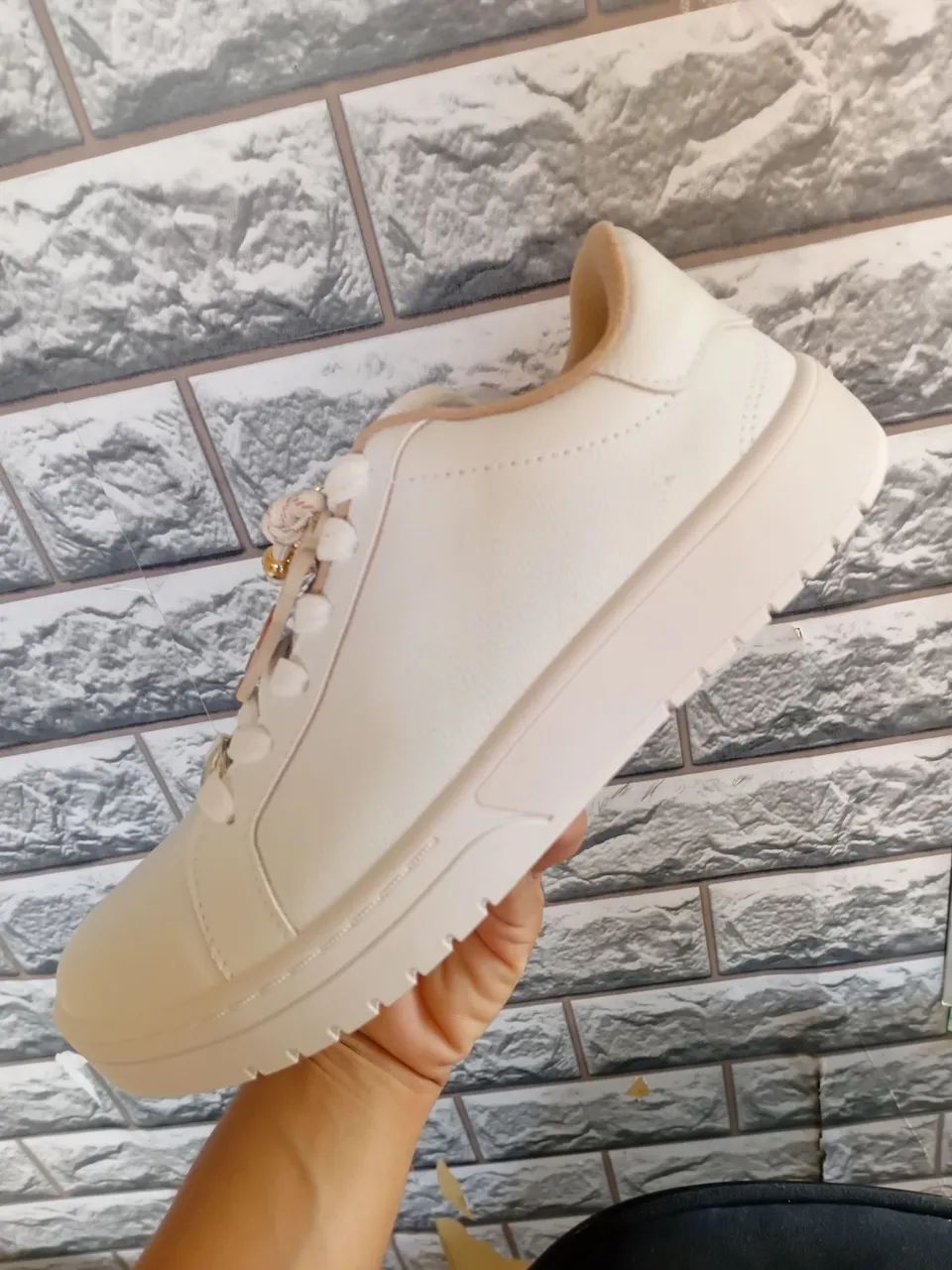Tenis branco da moleca numero 35 - Foto 3