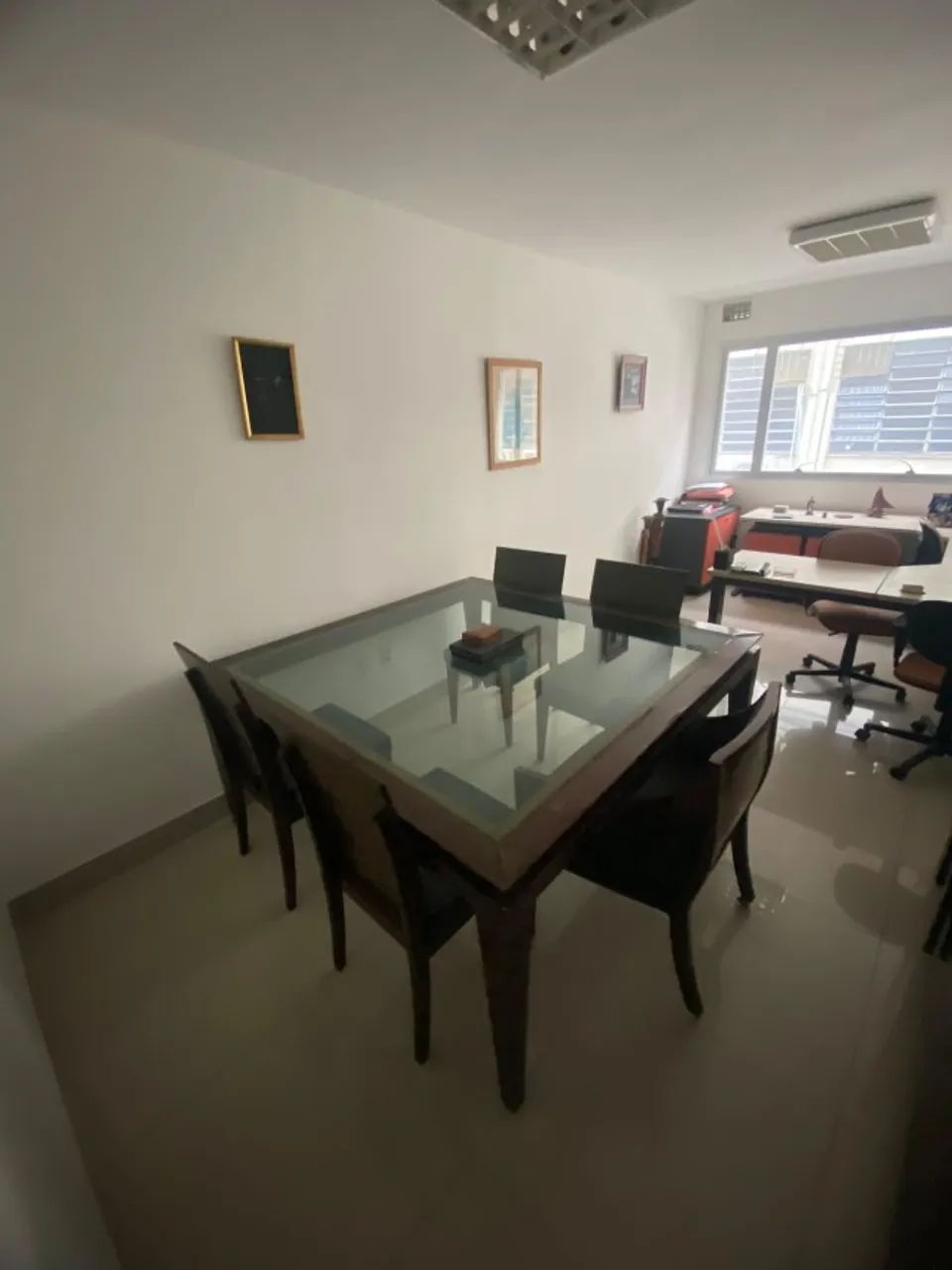 Mesa de escritório com 5 cadeiras - Foto 4