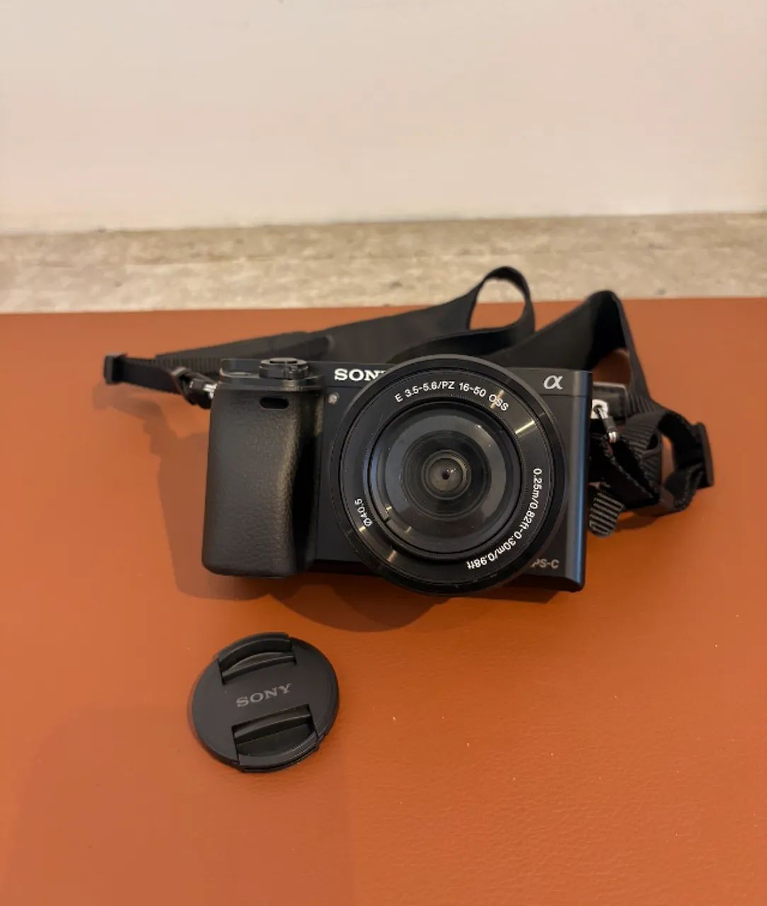 Camera semiprofissional Sony a6000