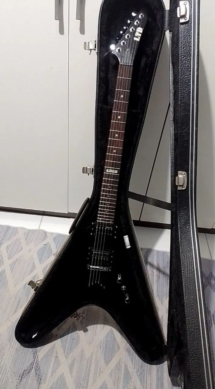 Guitarra LTD V-50 com DiMarzio 