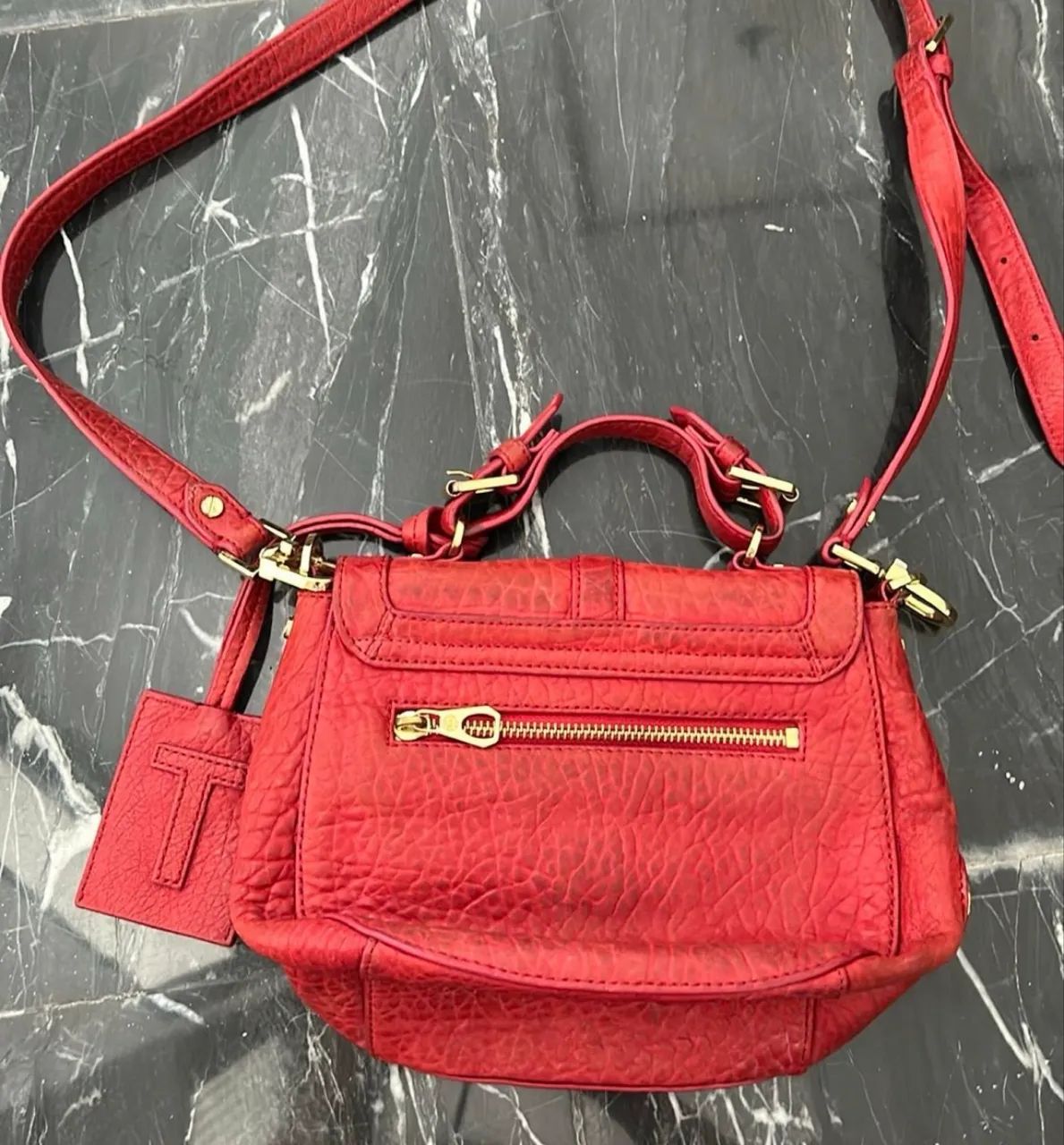 bolsa em couro vermelho e detalhes dourados - tory burch - Bolsas