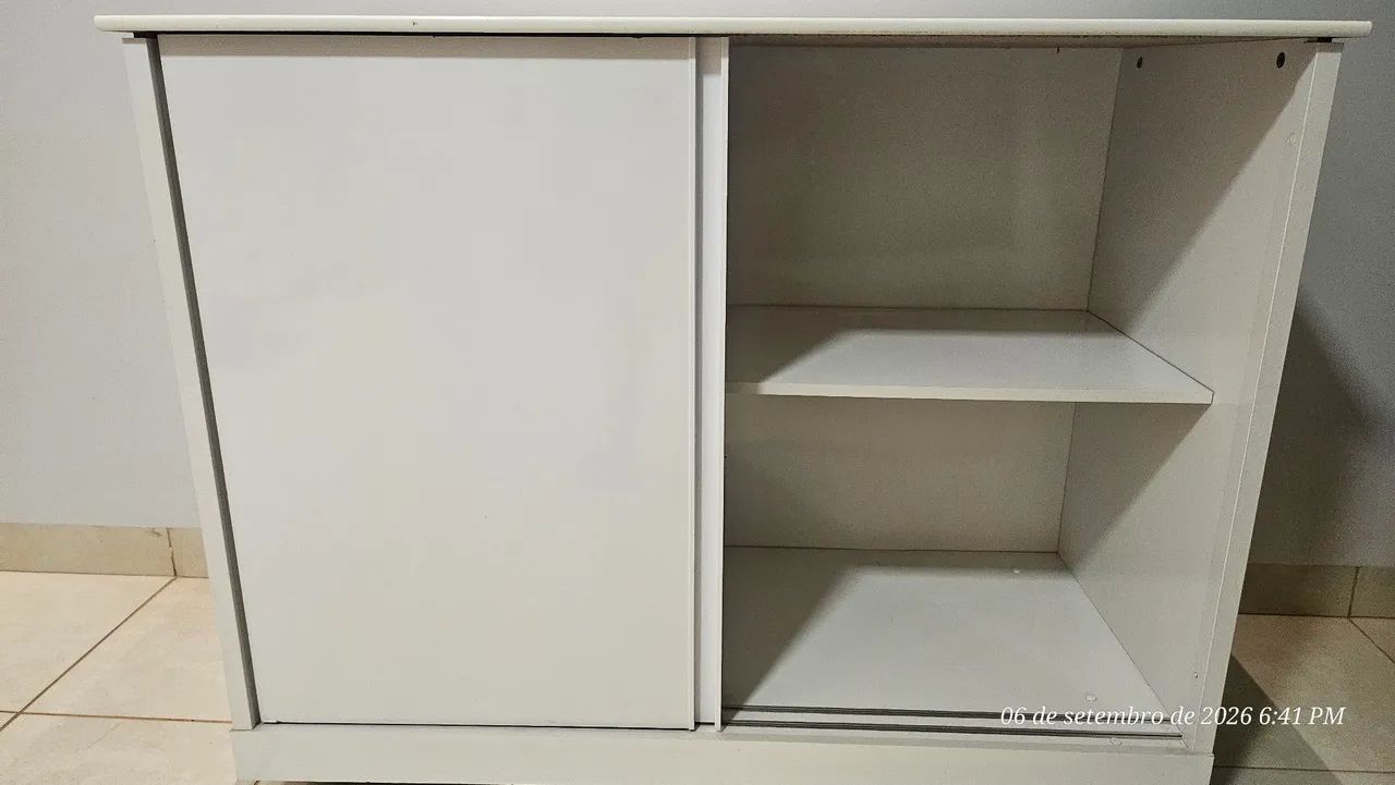Cômoda branco 2 portas de correr e 4 gavetas - Ótimo estado! - Foto 2
