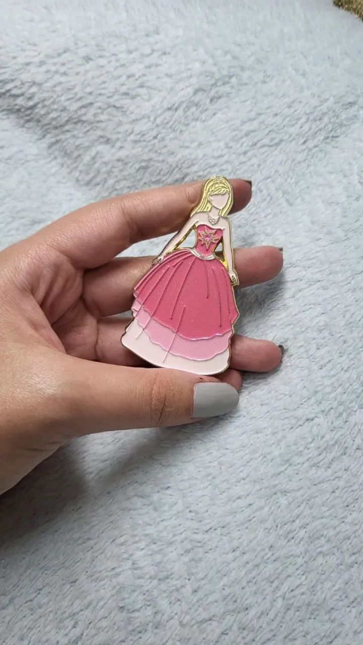 pin/broche barbie moda e magia raro - Foto 3