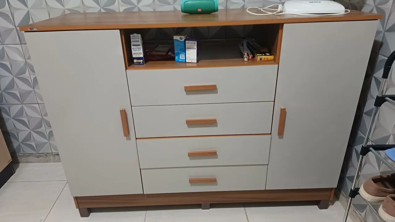 Cômoda 2 portas e 4 gavetas