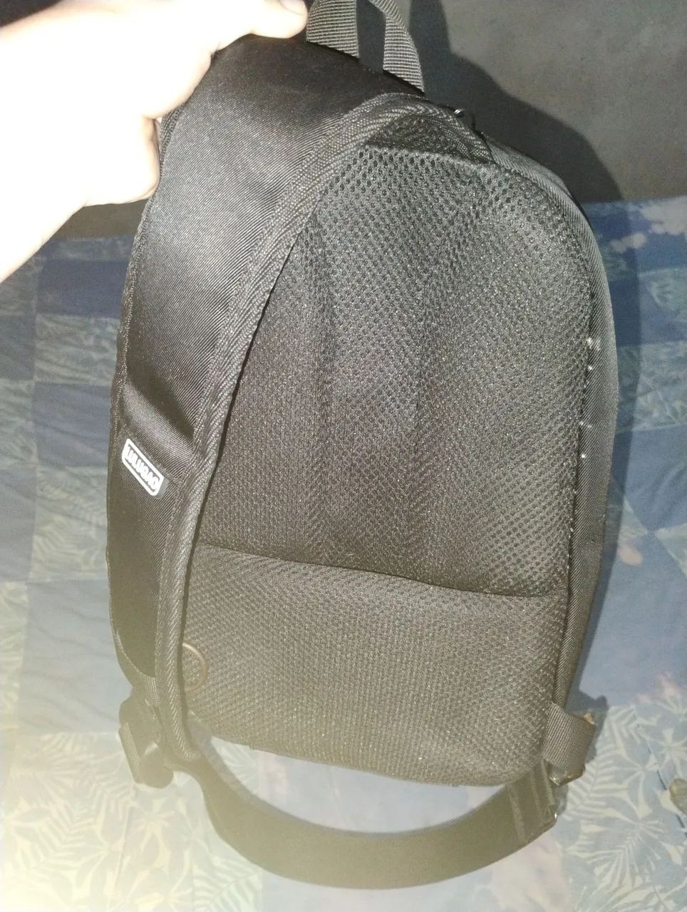 Bolsa transversal preta da marca LULUGAO com design rígido em EVA. - Foto 4
