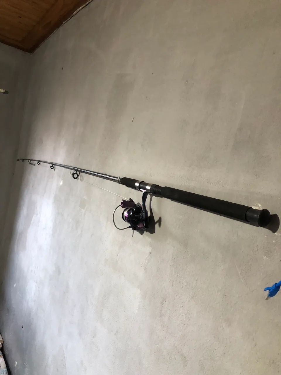 Vara de pesca com molinete