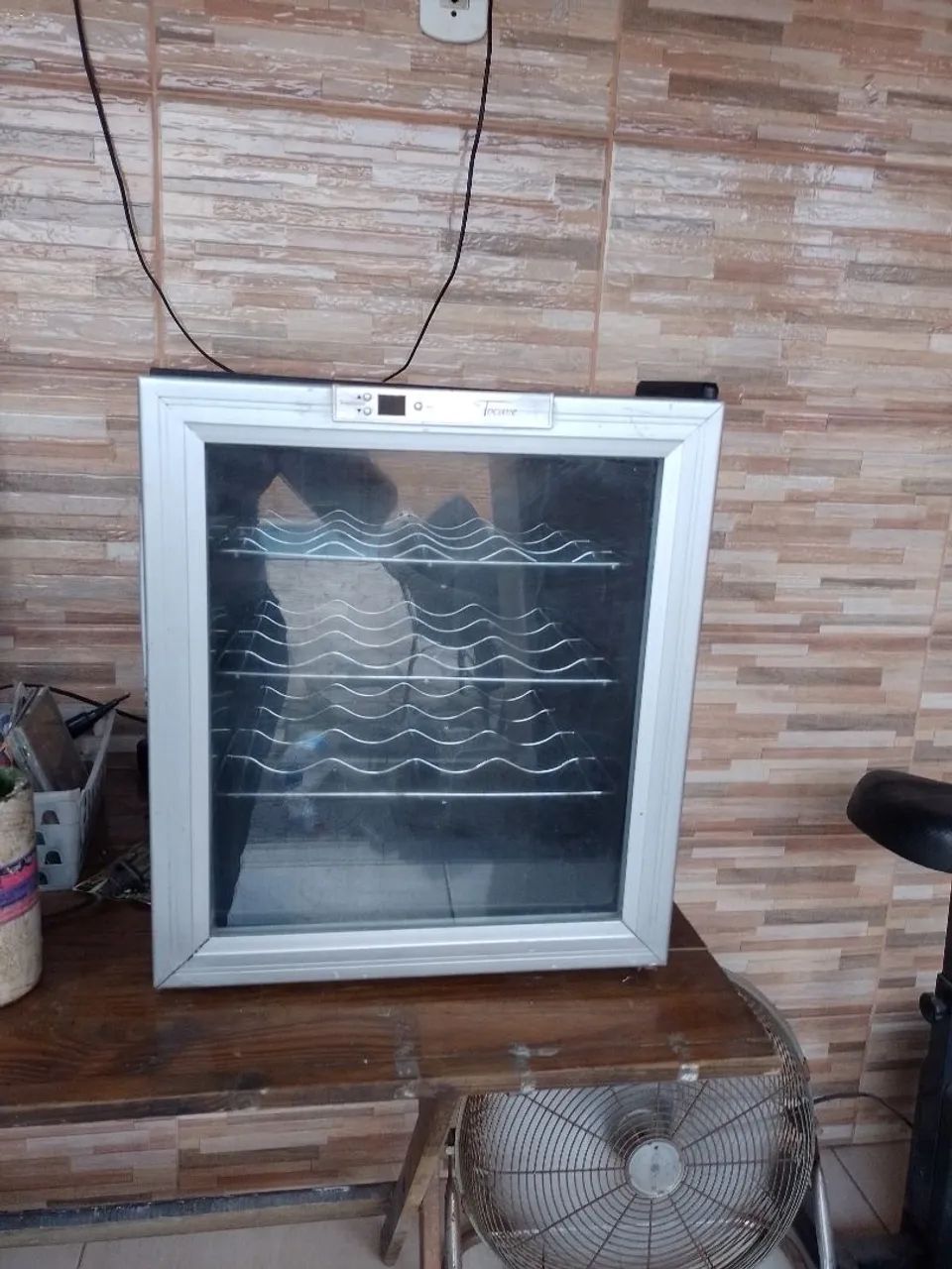 Adega de vinho para 12 garrafas