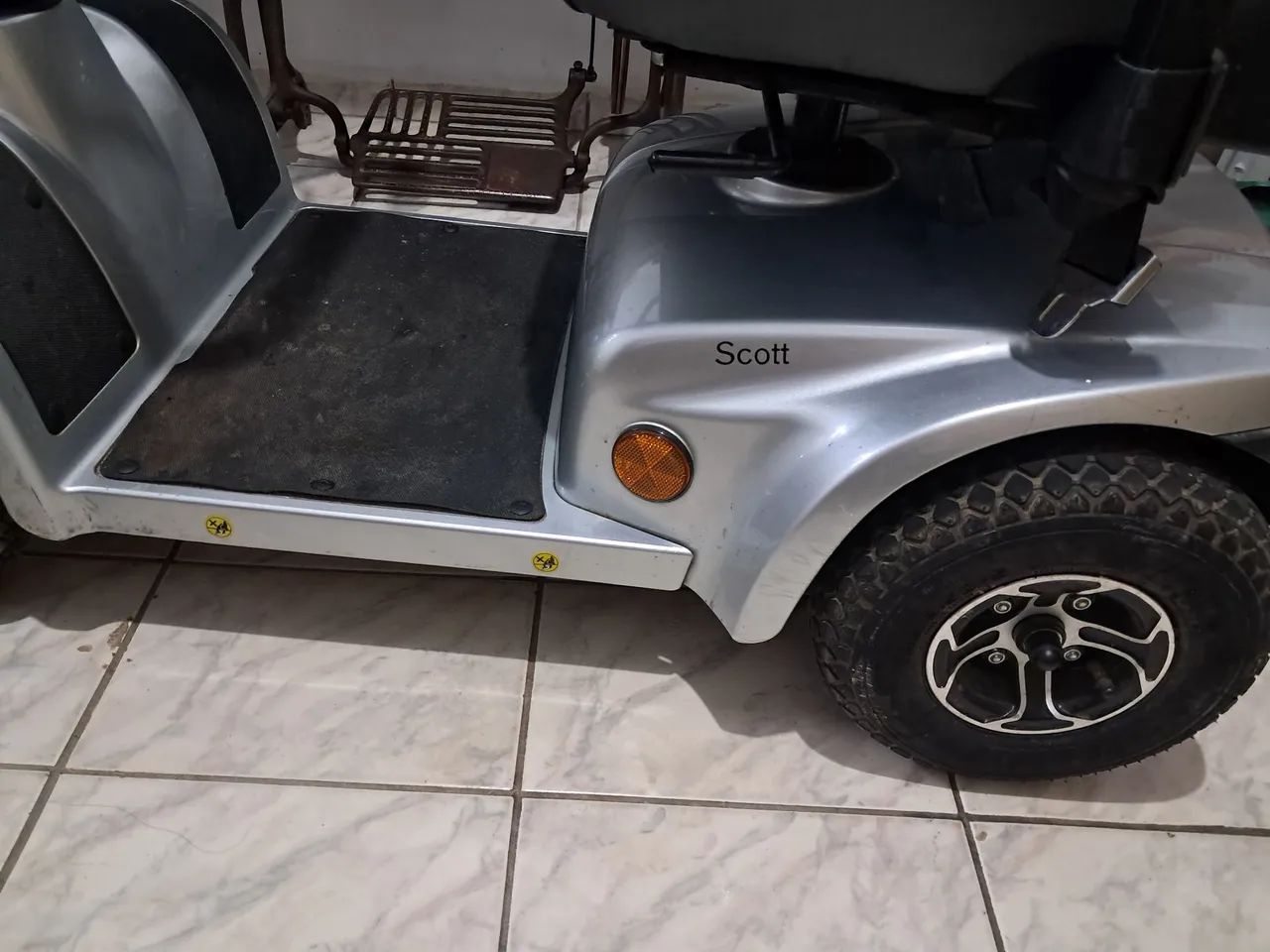 Cadeira de rodas motorizada  - Foto 3
