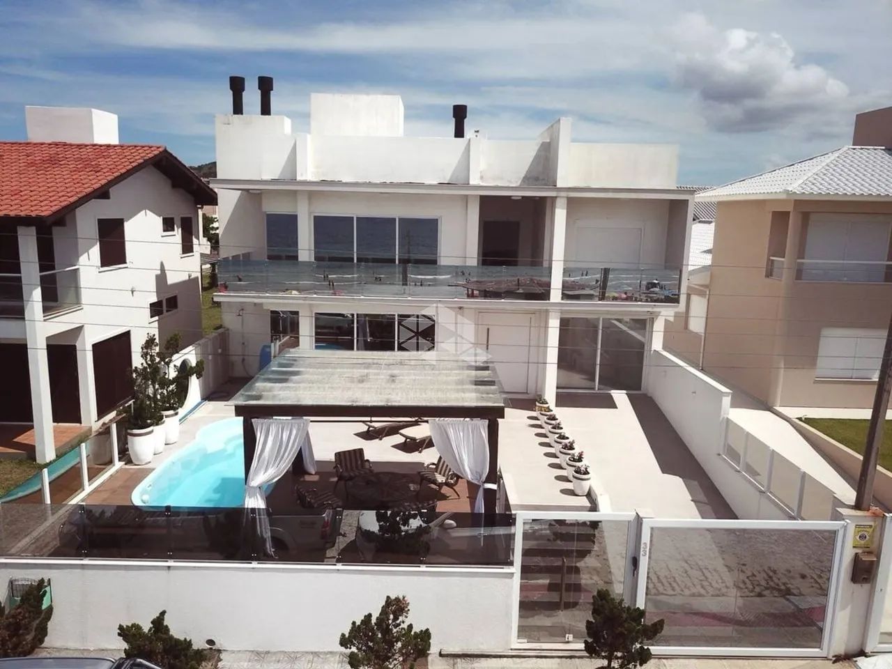Casa à Venda à beira-mar em Garopaba, SC - Foto 2