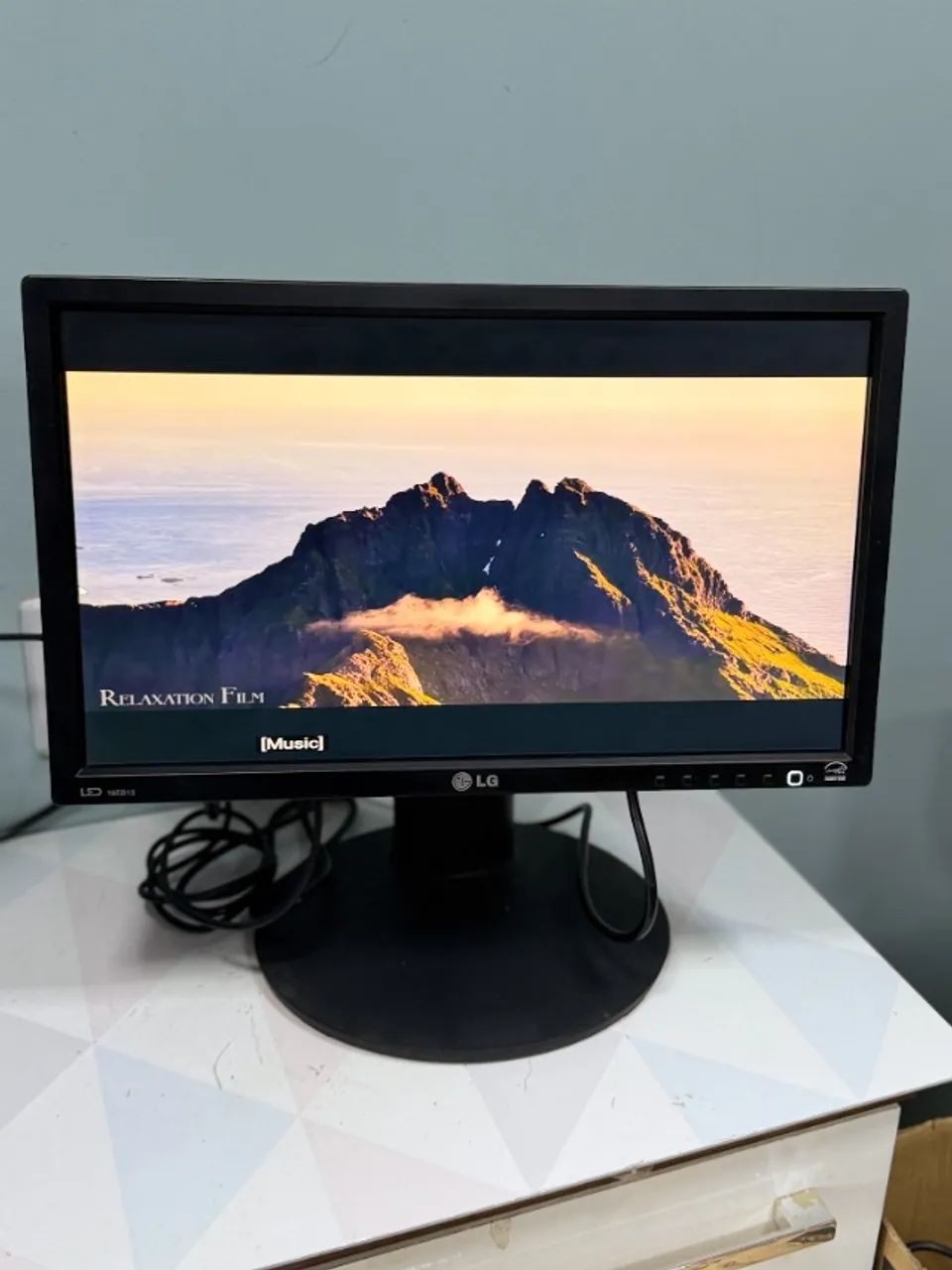 Monitor 19 Polegadas LG E19B13P-B LED VGA e DVI com Ajuste de Altura - Excelente Estado  - Foto 2