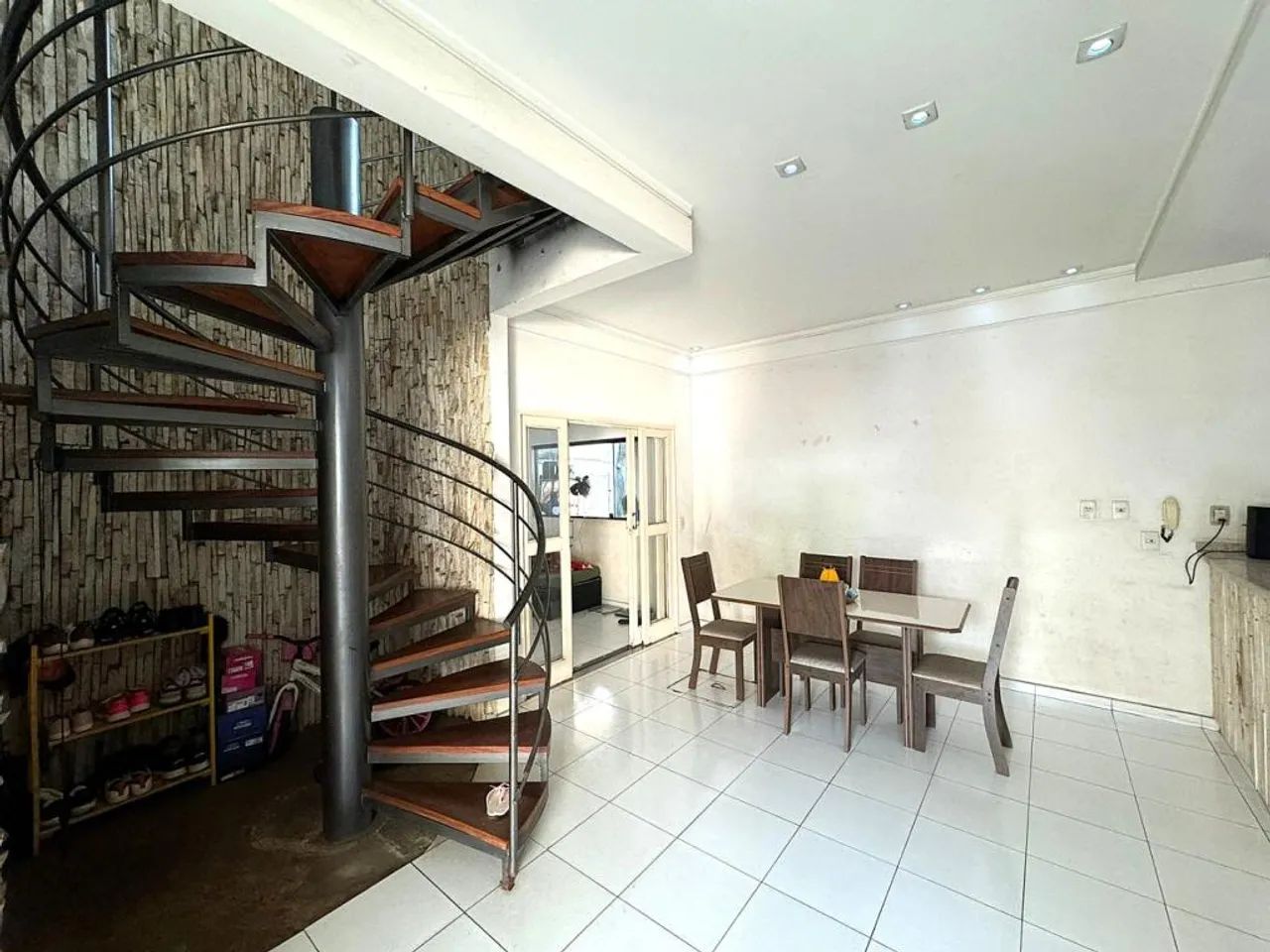 Vende-se Sobrado no Setor Santa Rita, 4 quartos - Foto 4
