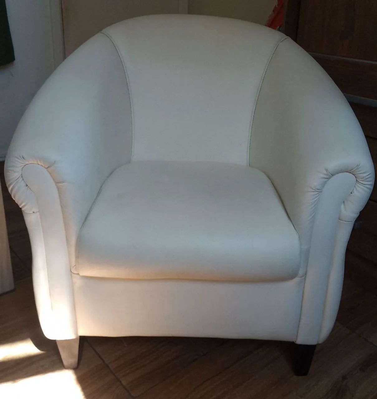 Vendo poltrona branca 