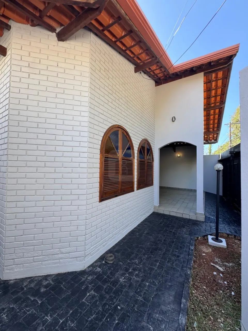 EXCELENTE CASA AMPLA BAIRRO BOSQUE EM ARAGUARI - Foto 2