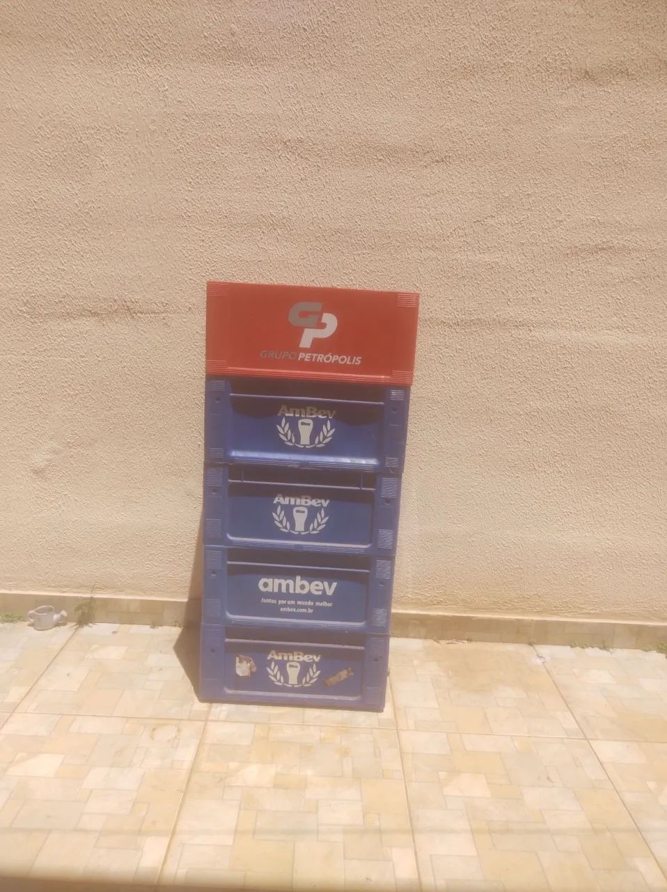 Vende - se cinco caixas de engradados de barrigudinhas, contendo 75 garrafinhas. - Foto 2