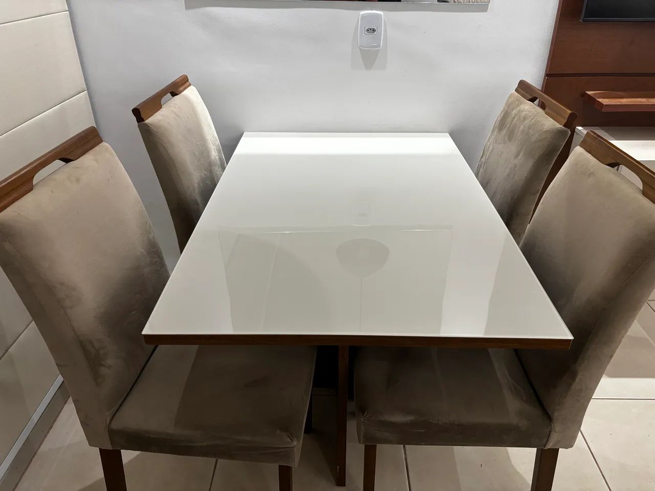 Mesa com 4 Cadeiras - Foto 4