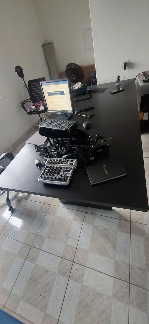 Mesa com 4 cadeiras (cadeiras e opcional)