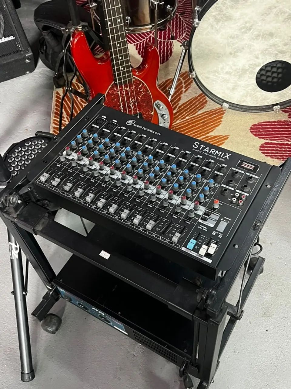KIT P.A DUAS CAIXAS PASSIVAS/ MESA E POTENCIA (COM RACK E PEDESTAL) - Foto 4
