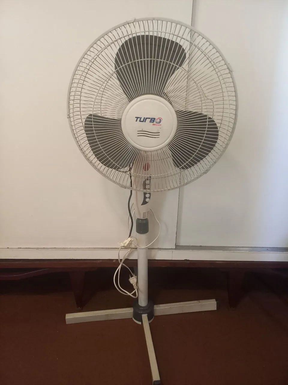 Ventilador de chão  127v 