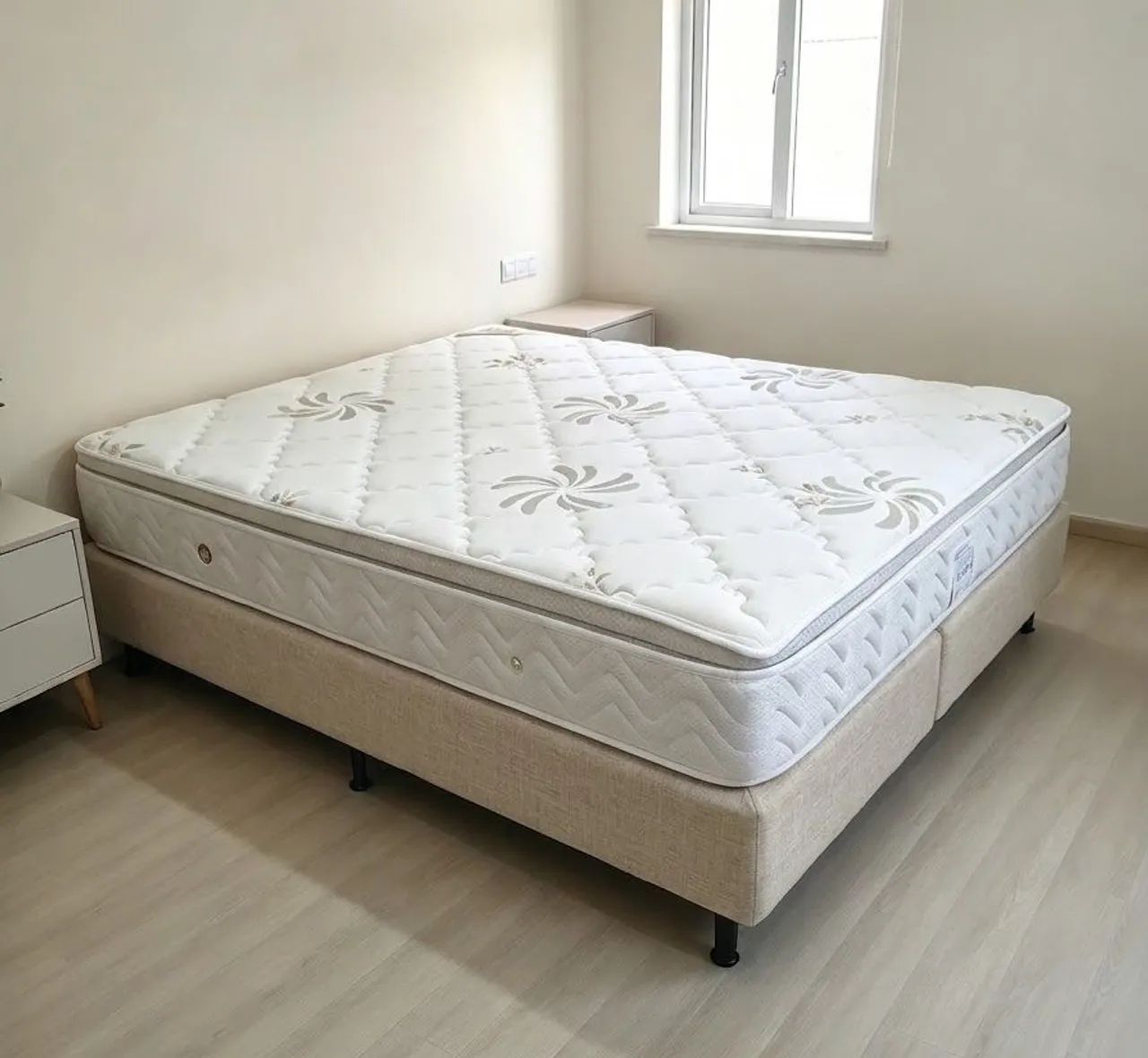 Cama Box queen size com colchão usado.Entrego 