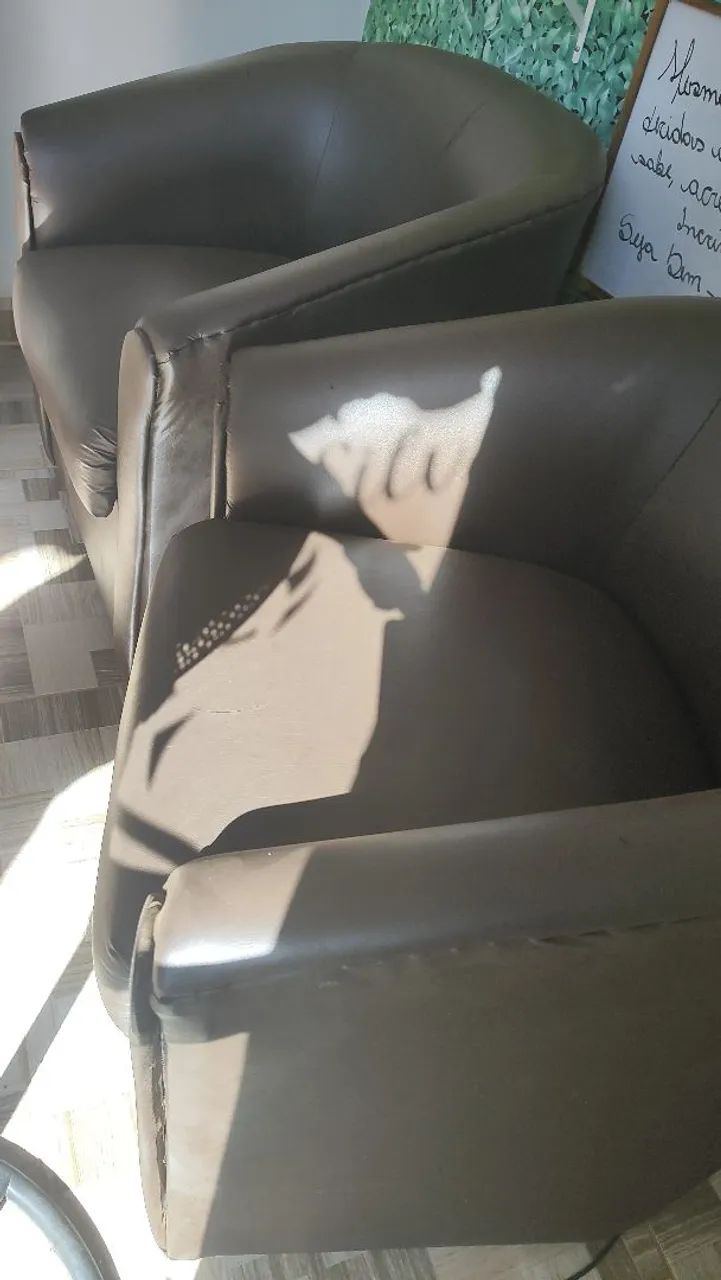 2 poltronas na cor marrom  - Foto 2