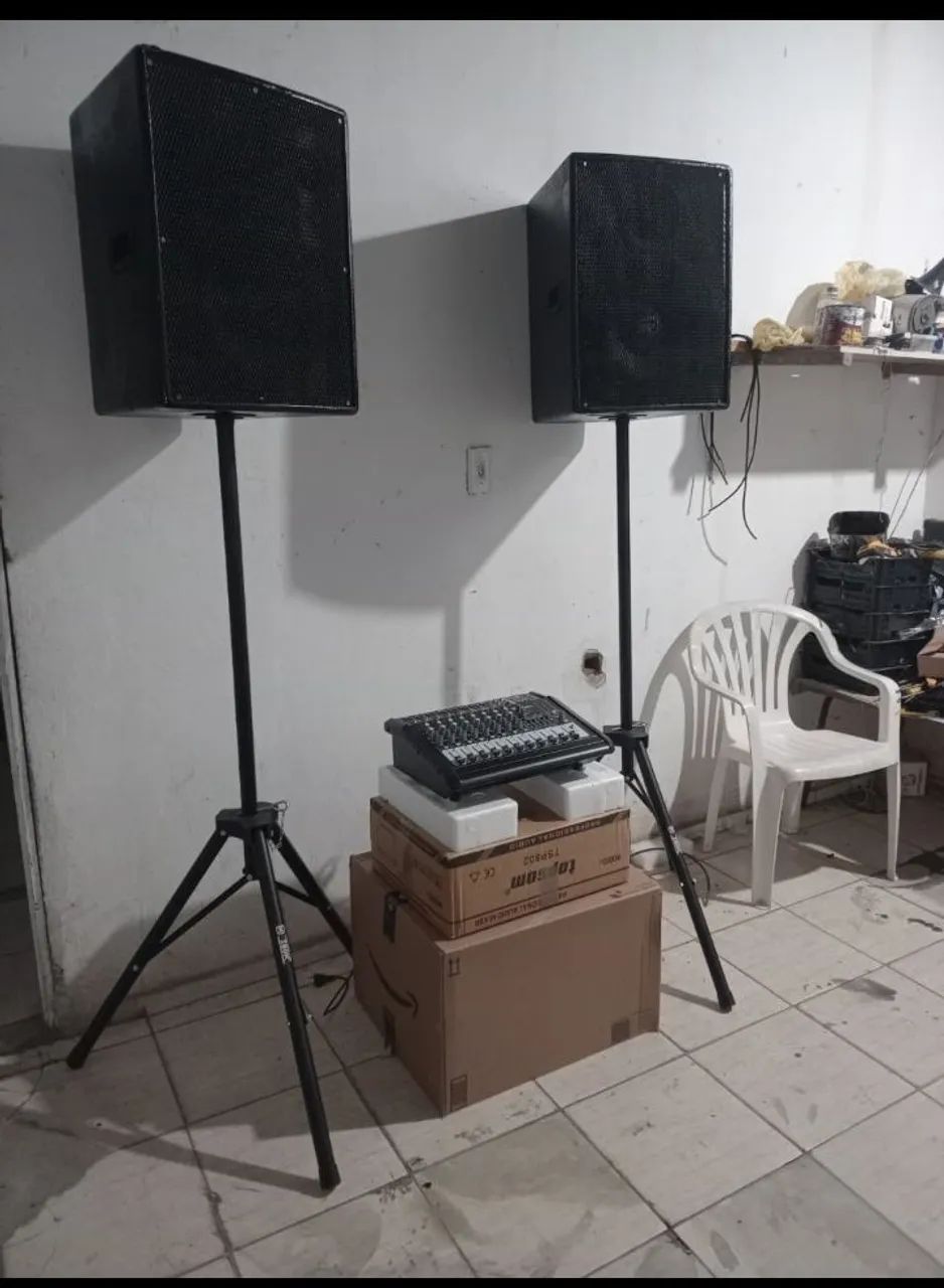 Vendo SOM COM TRIPÉ+ MESA AMPLIFICADA