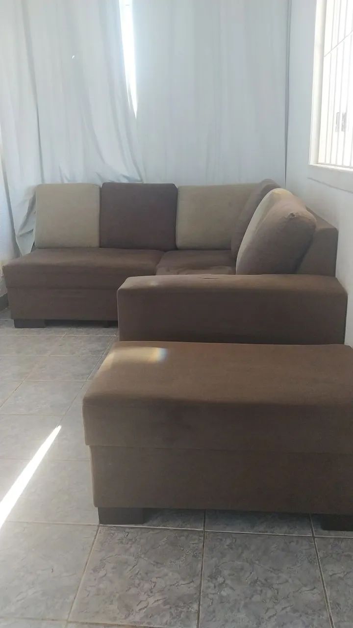 SOFÁ CONFORTÁVEL. 