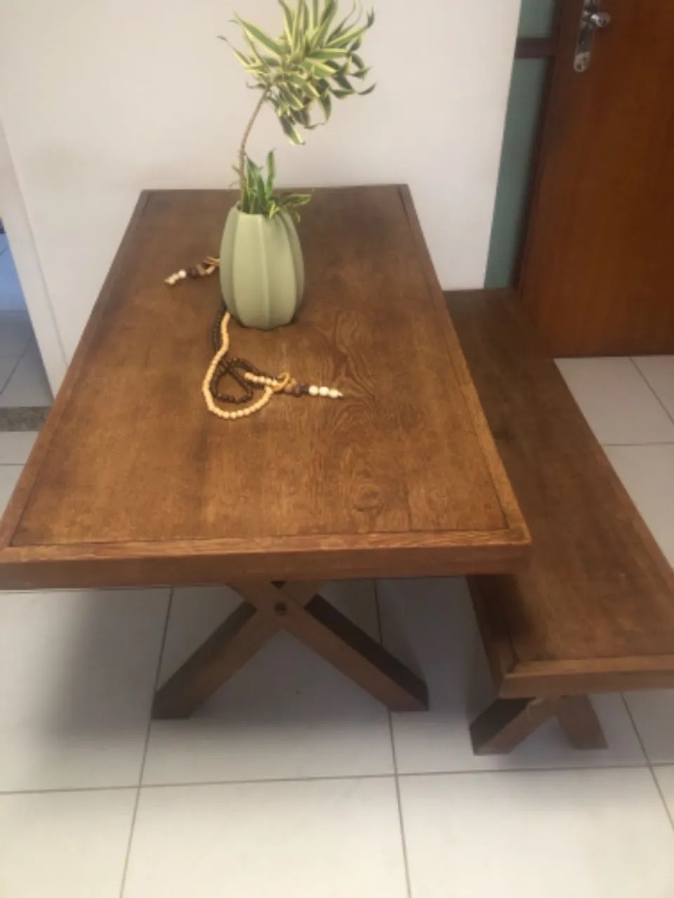 Mesa em madeira maciça 