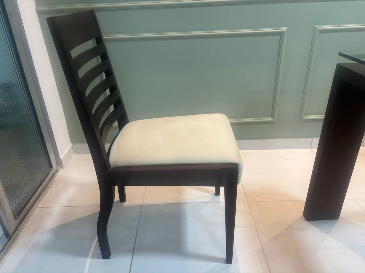 Mesa com 4 cadeiras em perfeito estado  - Foto 4