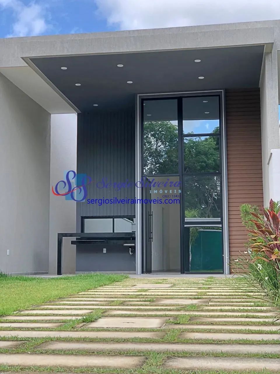 Casa ampla com 4 suítes com excelente localização em Eusébio. - Foto 2