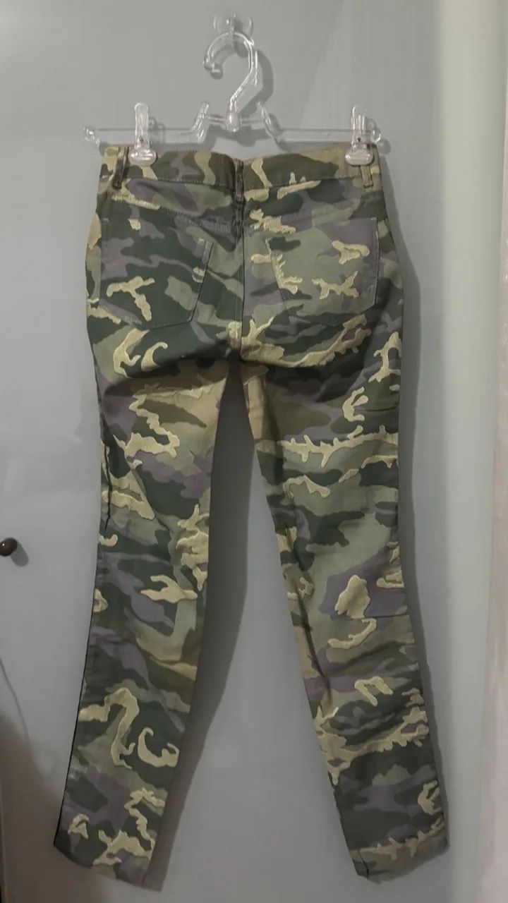 Calça Feminina Camuflada com Faixa Lateral Tam. 36 - Foto 3