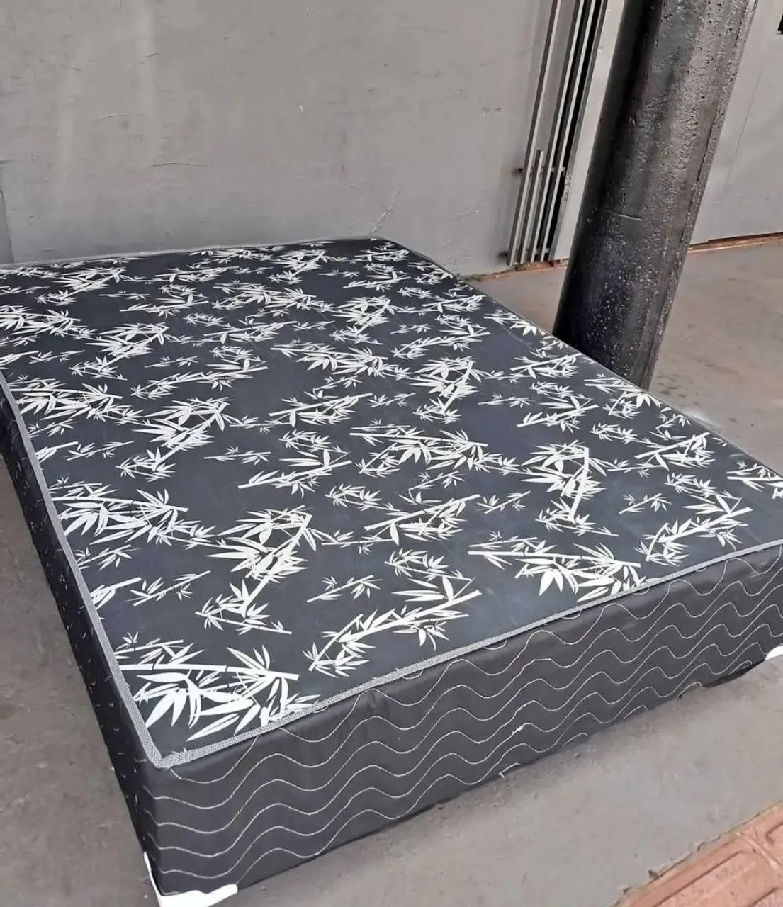 Vendo cama box casal 3cm de espuma acoplada novas  - Foto 2