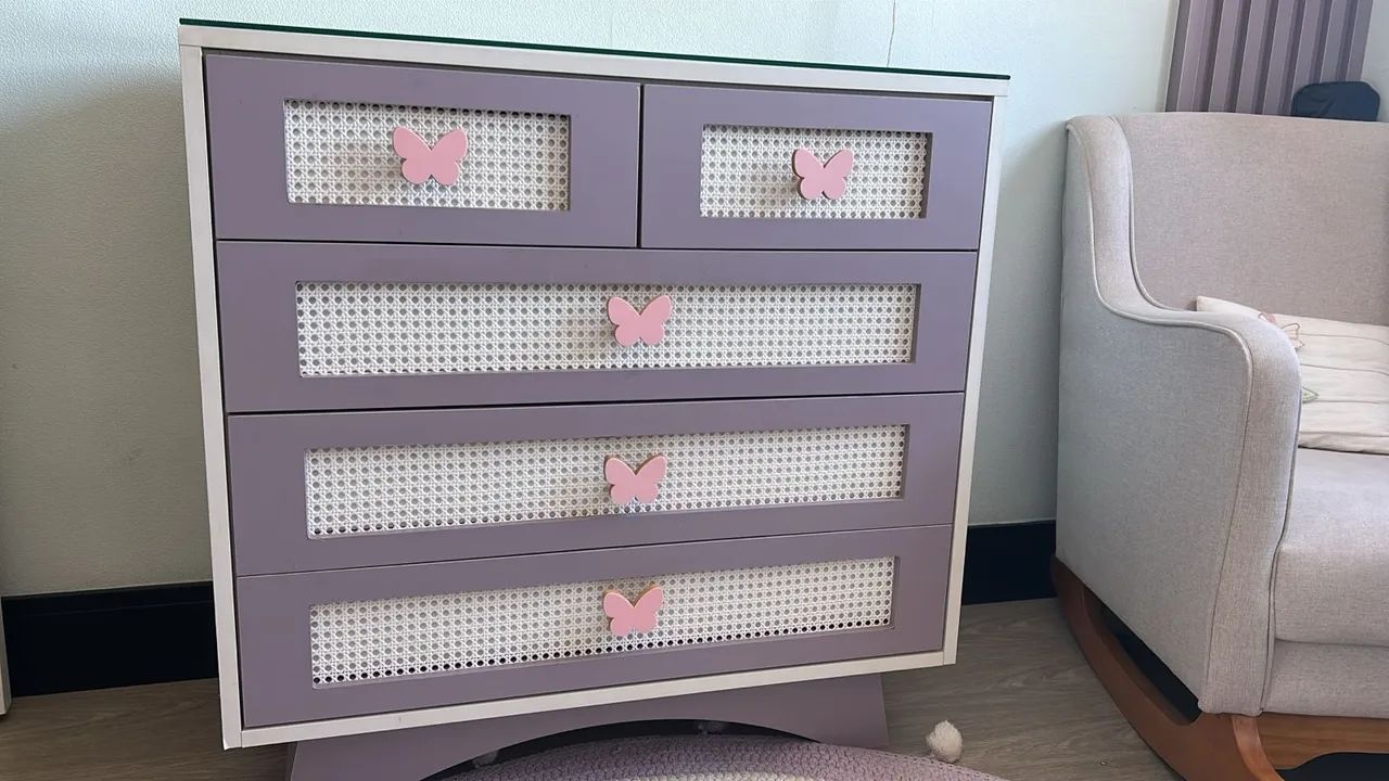 Cômoda Infantil Lilás com Palhinha e Vidro - Estilo Pinterest ?