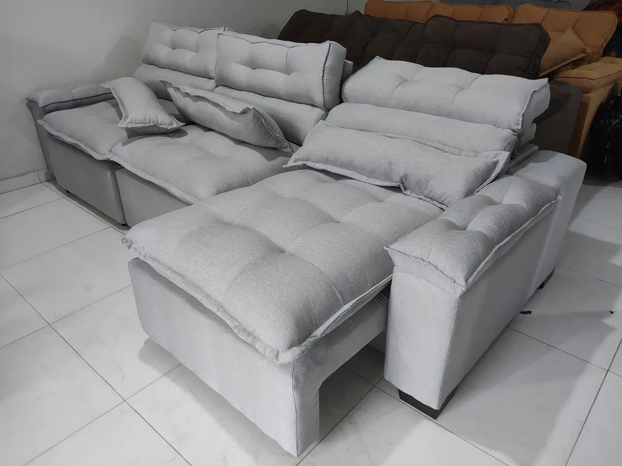 Sofá em estoque modelo retrátil e reclinável no tecido linho 3metros  - Foto 2