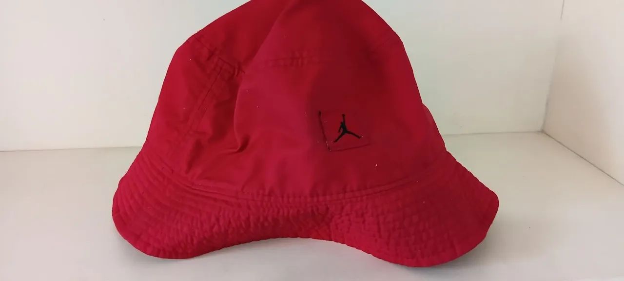 Chapéu Nike Jordan vermelho 
